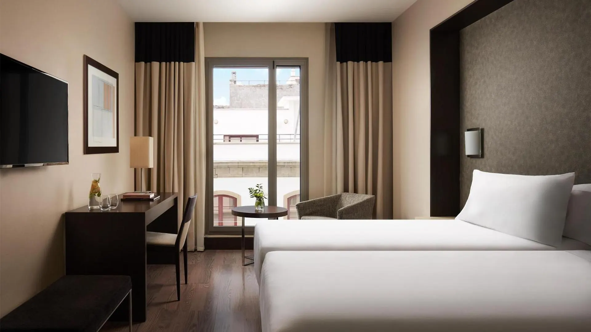 Cerca de Parroquia Sagrado Corazón: 4 Hoteles Céntricos Comparados