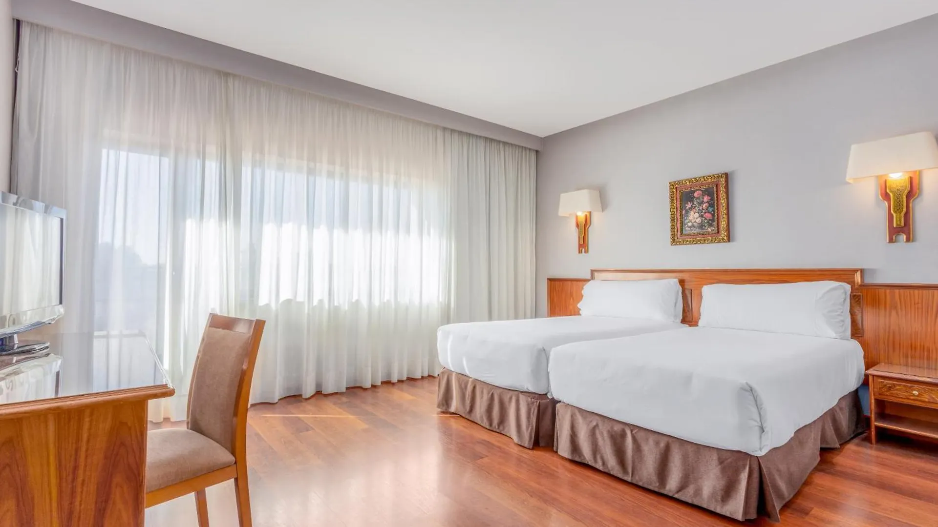 Cerca de la U. Pontificia de Salamanca: 4 Hoteles 4 Estrellas Comparados