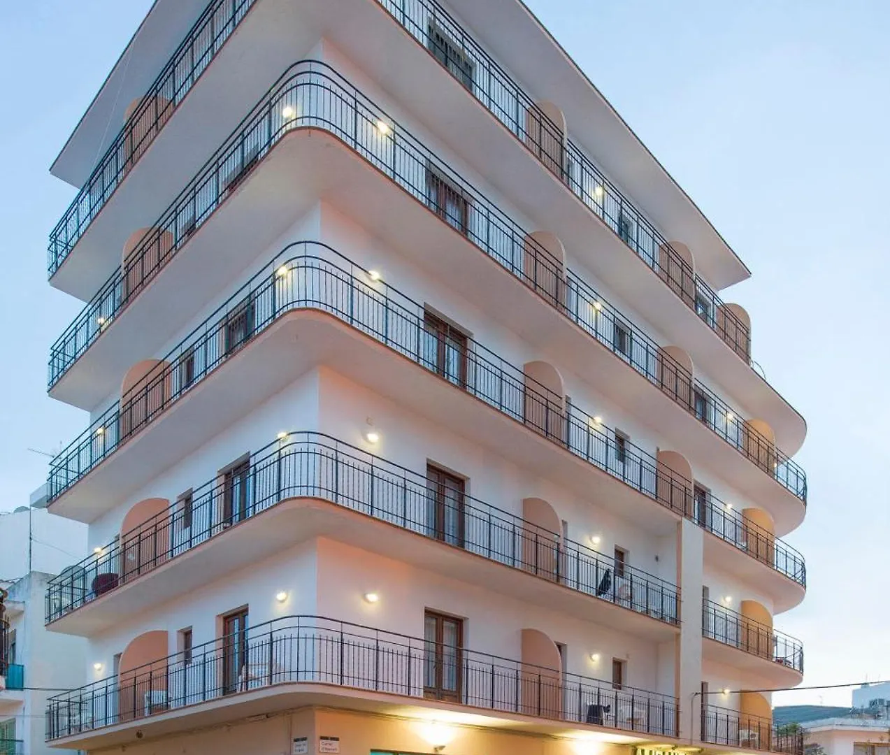 4 Hoteles Familiares Cerca de Escola Oficial Idiomes Eivissa