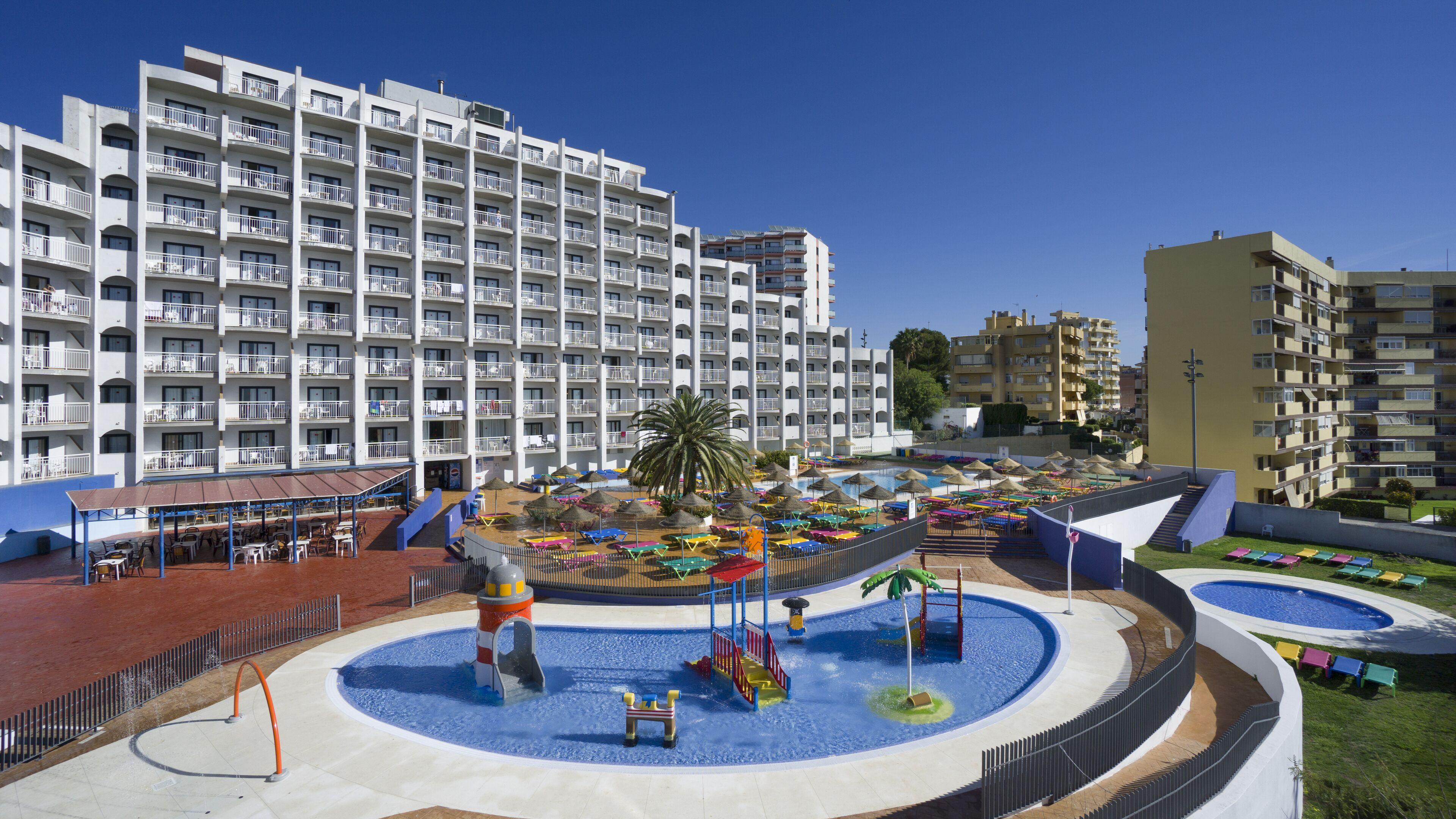 Cerca del Centro de Exposiciones de Benalmádena: 4 Hoteles Céntricos Comparados