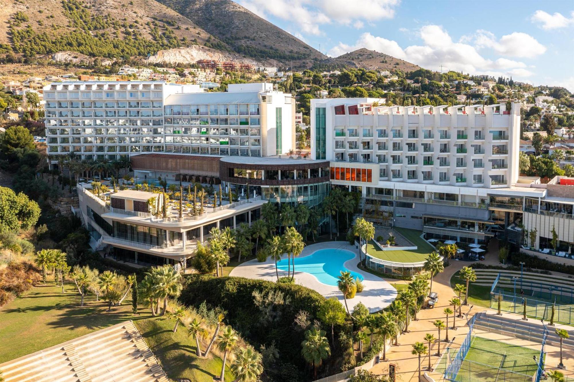 4 Resorts cerca del Castillo Colomares con Fácil Acceso