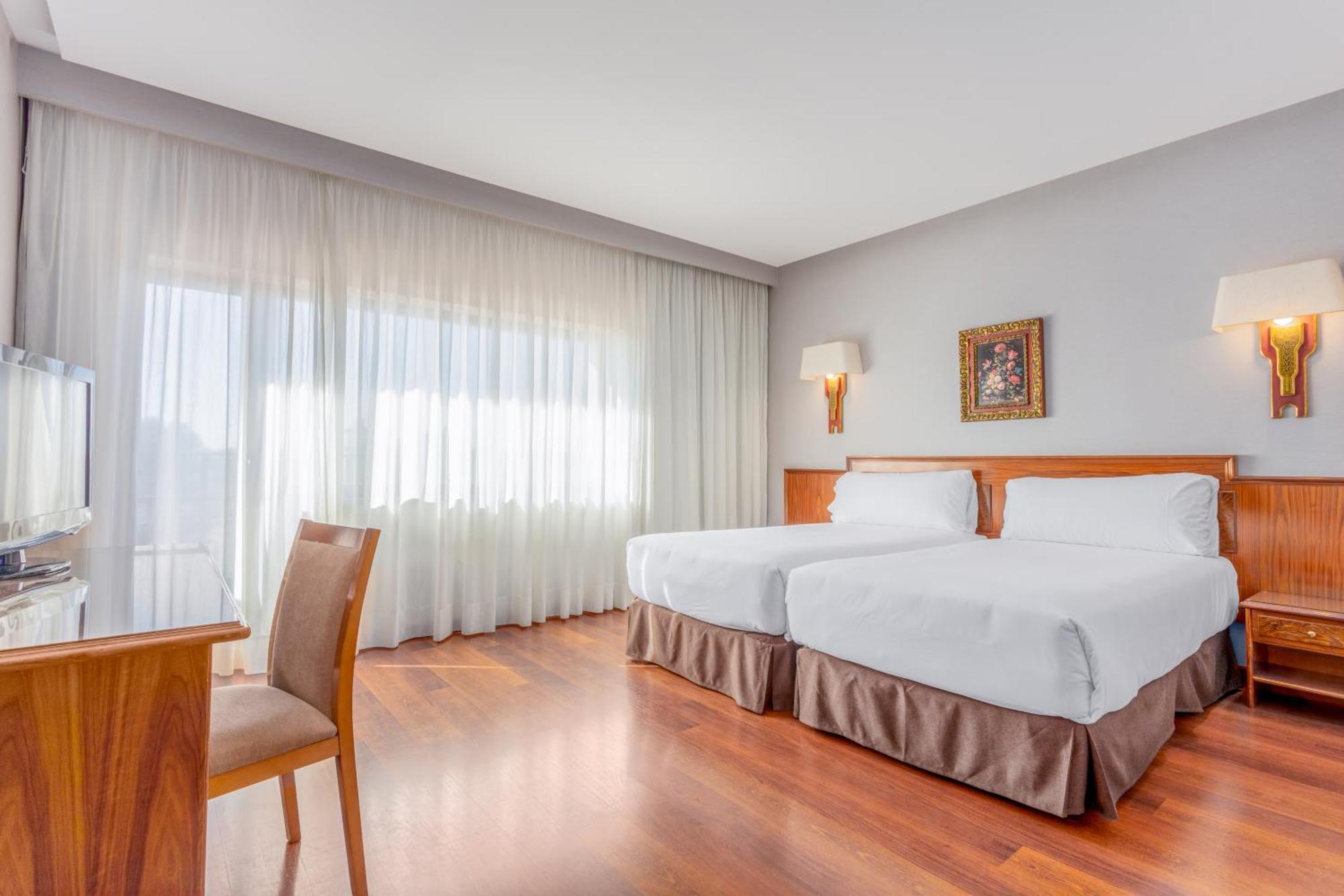 Cerca de la U. Pontificia de Salamanca: 4 Hoteles 4 Estrellas Comparados